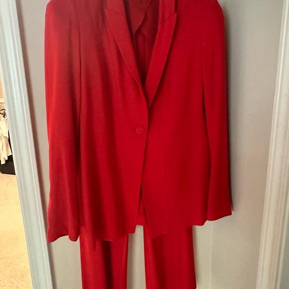 Diane von Furstenberg pant suit (DVF) - Picture 2 of 3